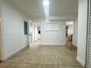 2811 NW 88th St in Miami, FL - Building Photo - Building Photo