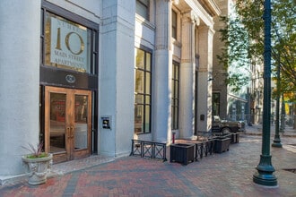 Number 10 Main in Memphis, TN - Building Photo - Building Photo