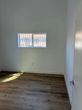 447 W 74th St in Los Angeles, CA - Building Photo - Building Photo