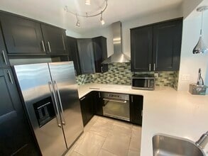 400 Uno Lago Dr in North Palm Beach, FL - Building Photo - Building Photo