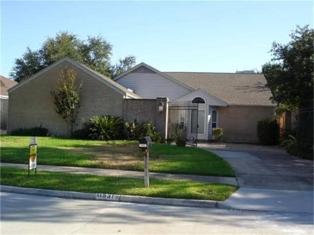 property at 11531 Overbrook Ln