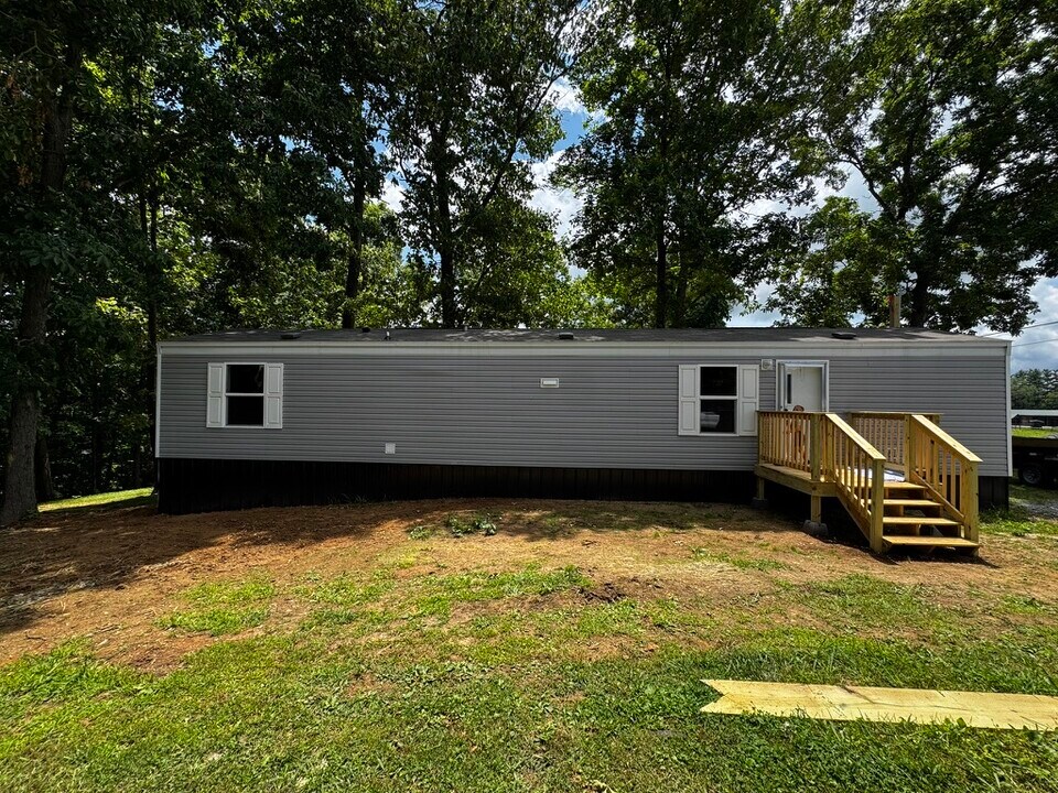 1753 Jim Fox Rd in Greeneville, TN - Building Photo