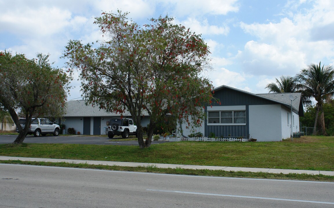 3909 Skyline Blvd in Cape Coral, FL - Building Photo