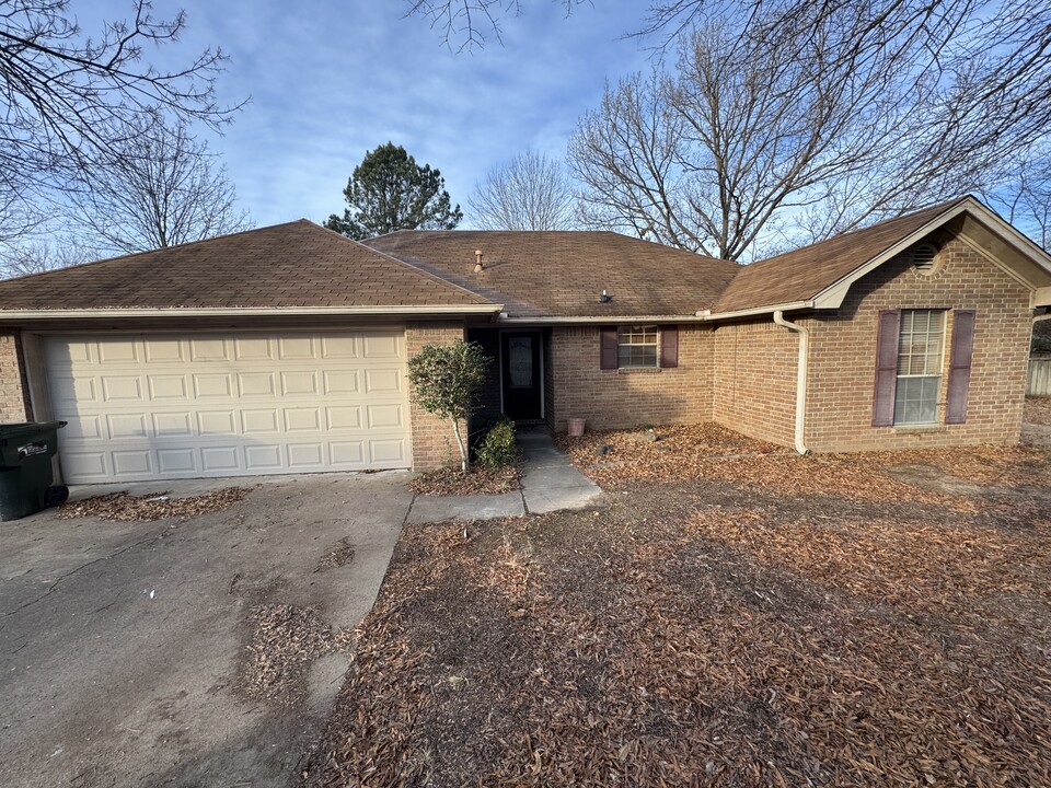 2765 Eastport Cir in Conway, AR - Building Photo