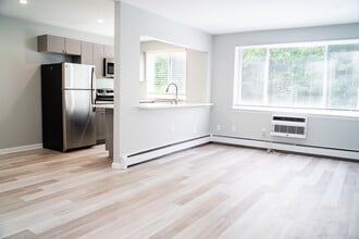 New Country Club Estates in New Britain, CT - Building Photo - Building Photo