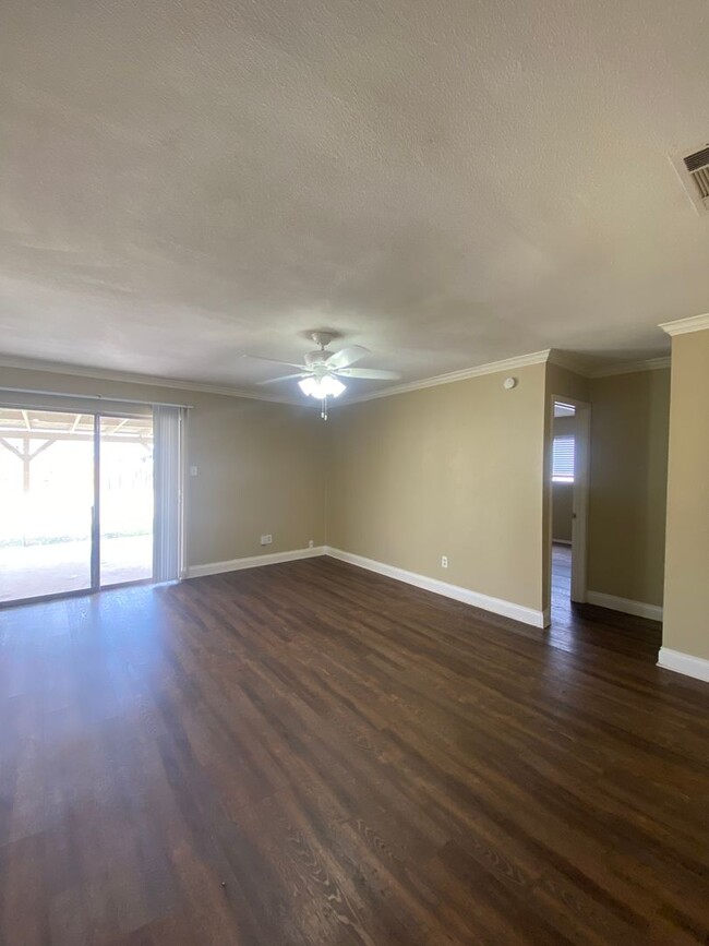 1406 Meadows Dr in Round Rock, TX - Building Photo - Building Photo