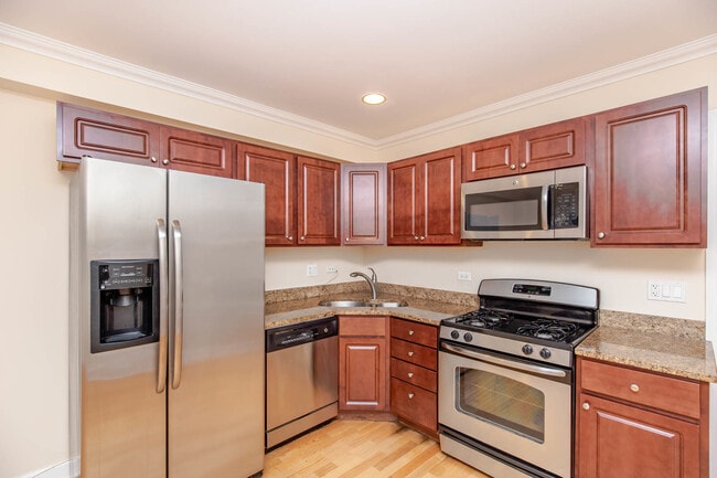 property at 2854 W Rosemont Ave