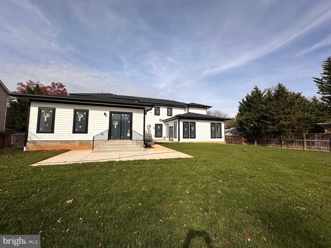 2113 Chain Bridge Rd in Vienna, VA - Building Photo - Building Photo