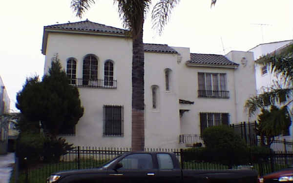 222 S Kenmore Ave in Los Angeles, CA - Foto de edificio