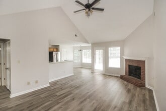 6987 Country Walk Dr in Cordova, TN - Foto de edificio - Building Photo