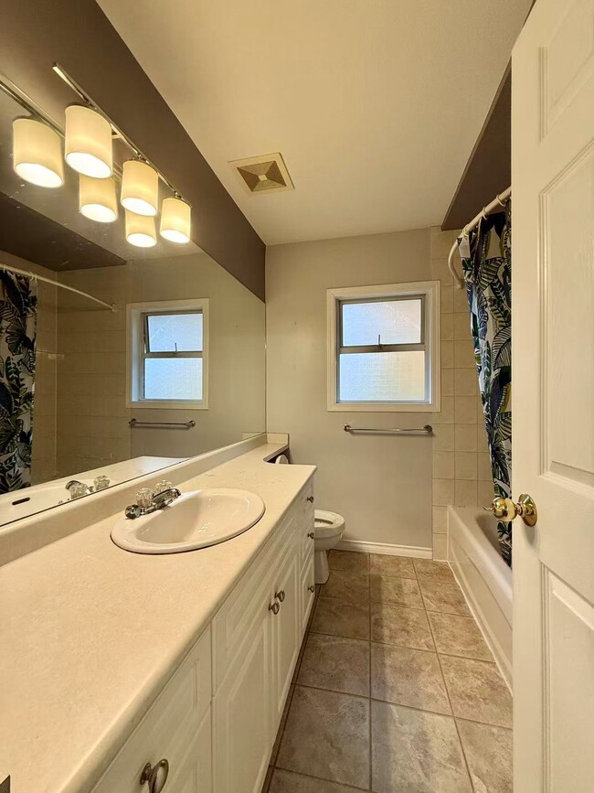 650 Roderick Ave in Coquitlam, BC - Building Photo - Building Photo