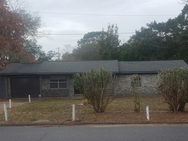 21 11th St in Shalimar, FL - Building Photo - Building Photo