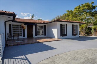 641 SW 8th Ave in Fort Lauderdale, FL - Building Photo - Building Photo