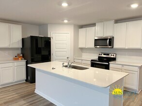 4737 Airmen Dr in Crestview, FL - Building Photo - Building Photo