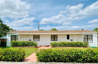 1111 NE 10th St in Hallandale Beach, FL - Building Photo