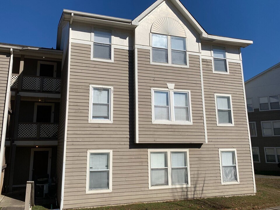 1014 Brookhollow Dr in Fayetteville, NC - Building Photo