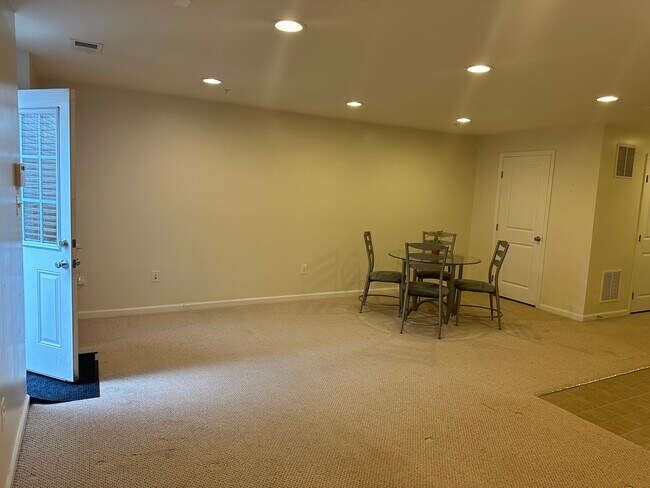 6427 Walcott Ln, Unit Complete Apartment on bas in Frederick, MD - Building Photo - Building Photo