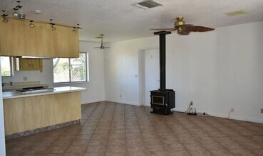 6112 Norman Ct in Inyokern, CA - Building Photo - Building Photo