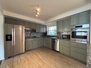 2111 N 188th St in Shoreline, WA - Building Photo - Building Photo