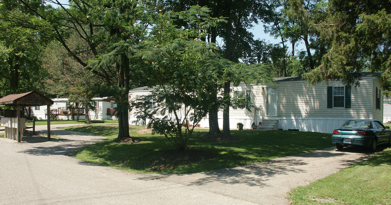 Forrest Creek Mobil Home Park in Bethel, OH - Foto de edificio