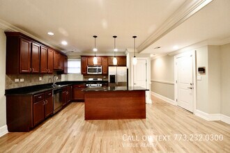 5528 S Indiana Ave in Chicago, IL - Foto de edificio - Building Photo