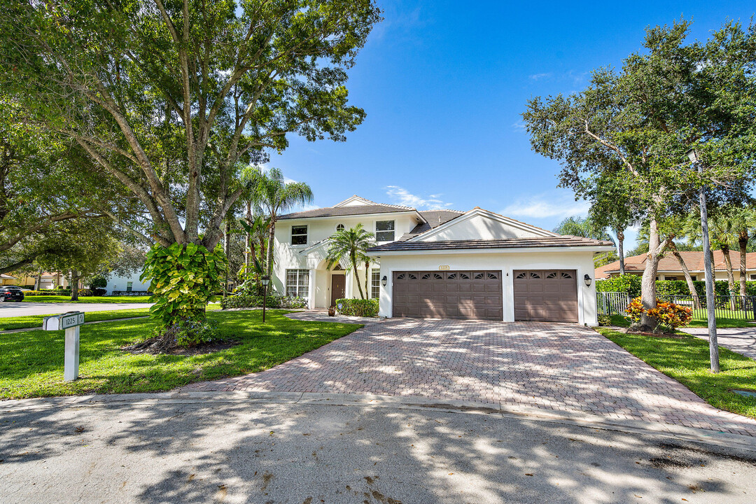 1225 Egret Cir S in Jupiter, FL - Building Photo