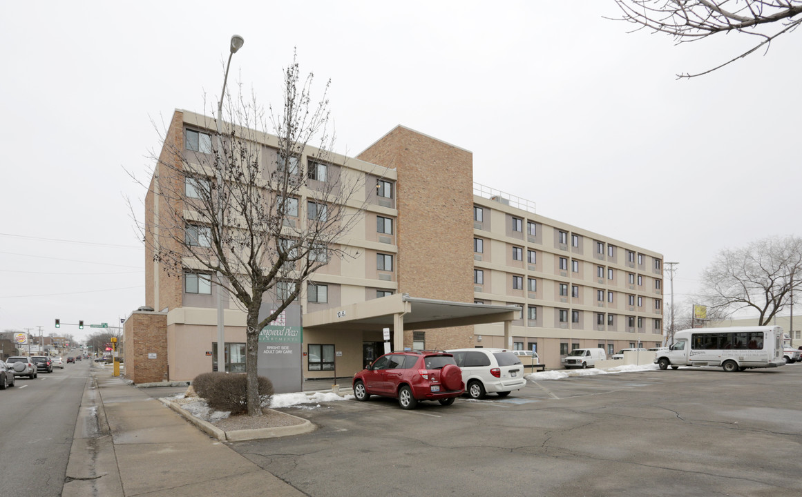 Longwood Plaza in Rockford, IL - Building Photo