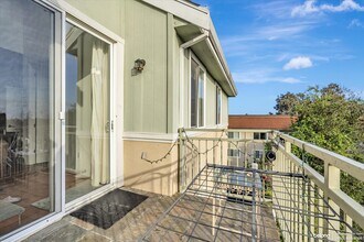 2330 University Ave in East Palo Alto, CA - Building Photo - Building Photo