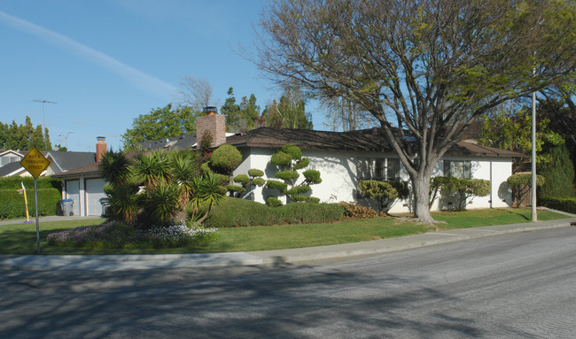 121-123 Exeter Ct in Sunnyvale, CA - Foto de edificio - Building Photo