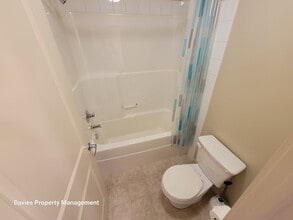 1196 Hyndman Rd NW in Edmonton, AB - Building Photo - Building Photo