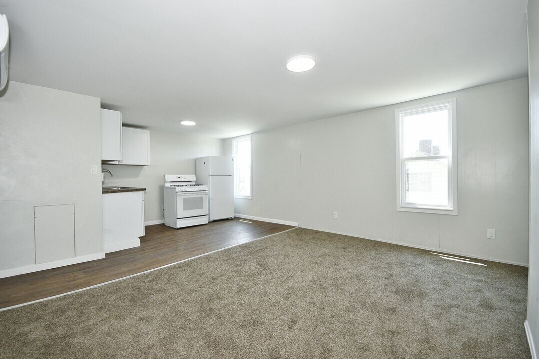 1103 Crosby St in Braddock, PA - Building Photo