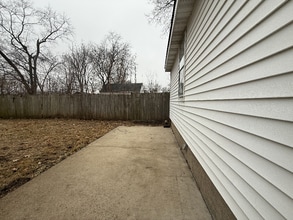 1324 Kenwood Ave in Beloit, WI - Foto de edificio - Building Photo