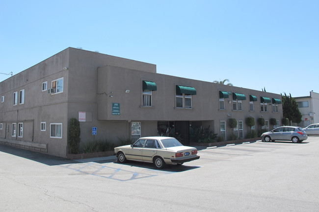 The Lakewood Apartments in Downey, CA - Building Photo - Building Photo