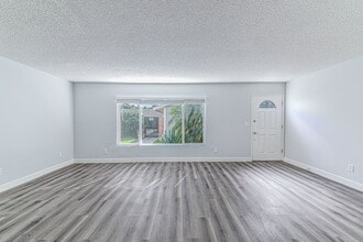 1600 Mabury St in Santa Ana, CA - Building Photo - Building Photo