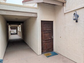 4852 Cabana Dr, Unit 307 in Huntington Beach, CA - Building Photo - Building Photo