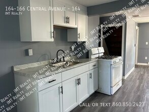 164-166-166 Central Ave in Norwich, CT - Building Photo - Building Photo