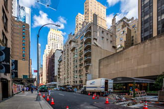 40 Central Park S in New York, NY - Building Photo - Primary Photo