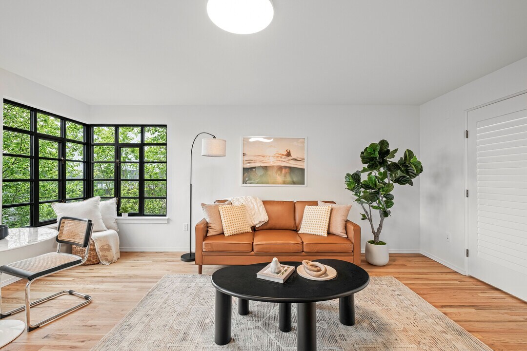 Belroy in Seattle, WA - Building Photo