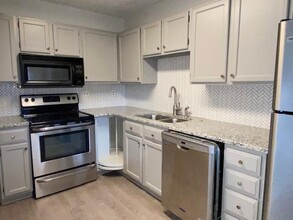 2929 Hilltop Dr in Euless, TX - Building Photo - Building Photo