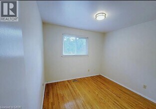 1269 Montclair Dr in Oakville, ON - Building Photo - Building Photo