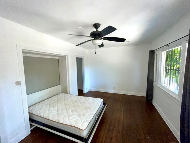 402 Micheltorena St, Unit 1/2 in Los Angeles, CA - Building Photo - Building Photo