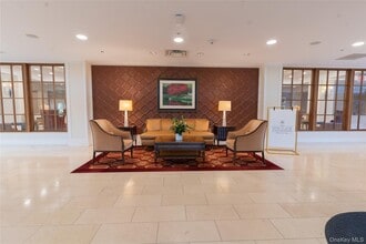 300 E Overlook in Port Washington, NY - Building Photo - Building Photo