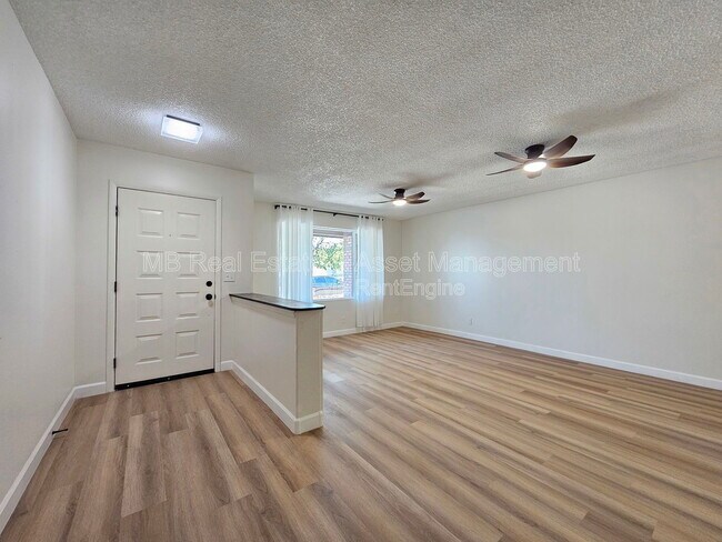 5331 W Diana Ave in Glendale, AZ - Building Photo - Building Photo