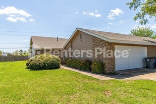 8304 E 65th St, Unit 1 in Tulsa, OK - Building Photo