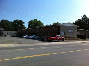 Race Street Apartments in Searcy, AR - Building Photo - Building Photo