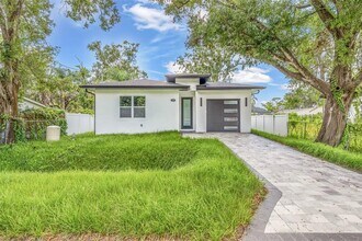 12308 Pittsfield Ave in Tampa, FL - Building Photo - Building Photo