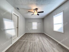 1682 Altadena Pl SW in Atlanta, GA - Foto de edificio - Building Photo