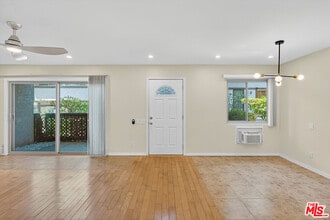 394 Miraleste Dr in Los Angeles, CA - Building Photo - Building Photo