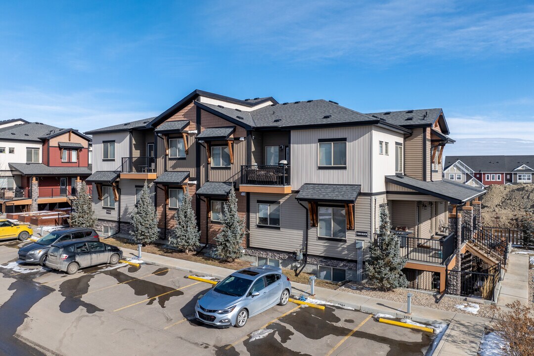 Meridian 114 in Airdrie, AB - Building Photo