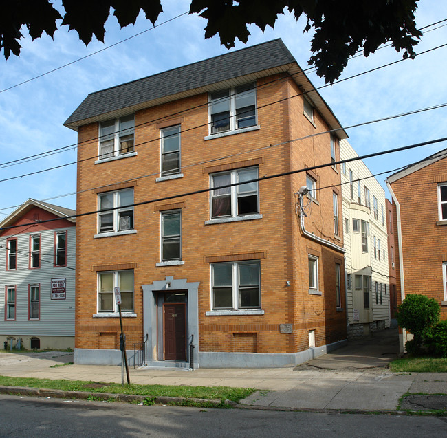 250 W 8th St in Erie, PA - Foto de edificio - Building Photo